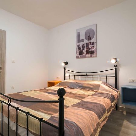 Ferienwohnung Apartman Paola Pula Exterior foto