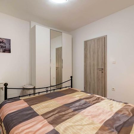 Ferienwohnung Apartman Paola Pula Exterior foto
