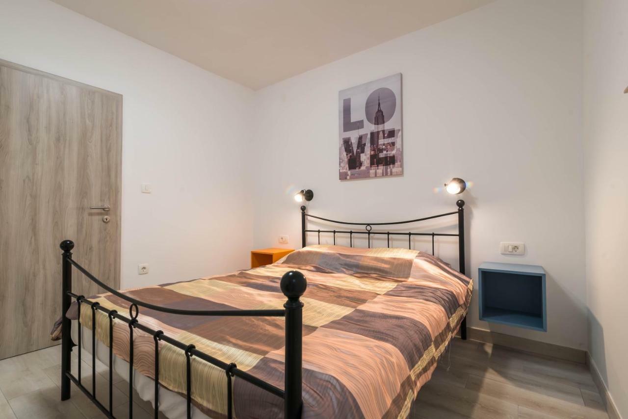 Ferienwohnung Apartman Paola Pula Exterior foto
