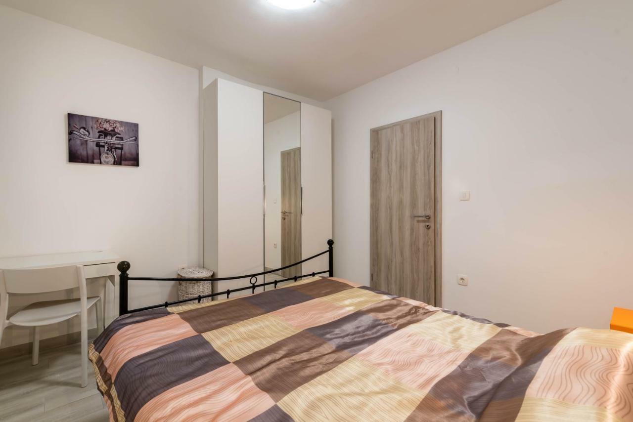 Ferienwohnung Apartman Paola Pula Exterior foto