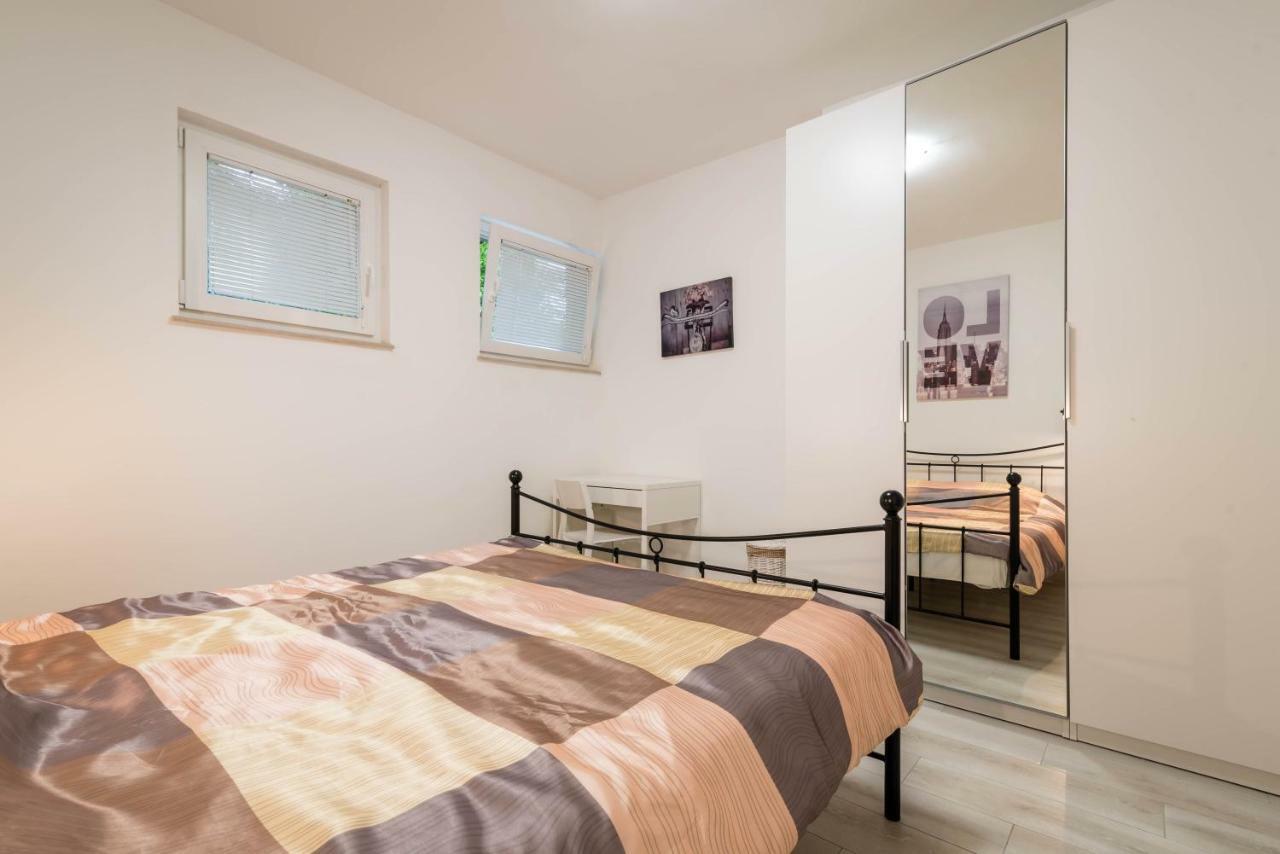 Ferienwohnung Apartman Paola Pula Exterior foto